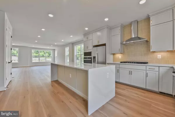 1605 FELLOWSHIP SQ, Reston, VA 20190