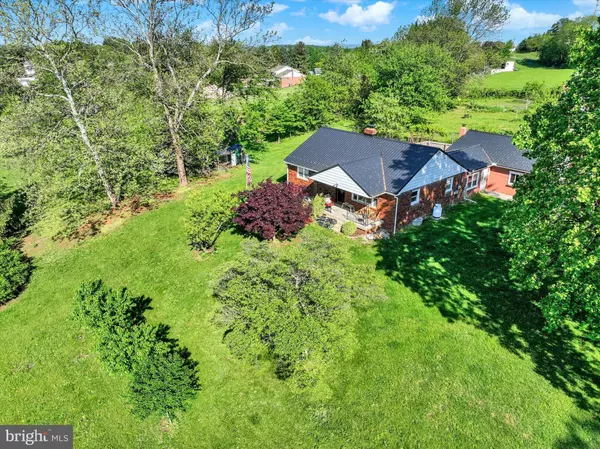 233 MANOR RD, Red Lion, PA 17356