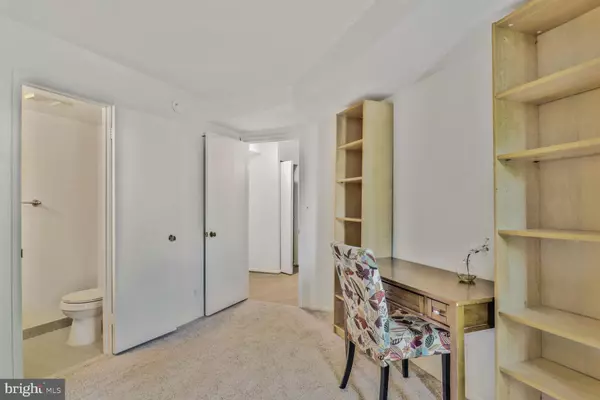 Arlington, VA 22201,2100 LANGSTON BLVD #103