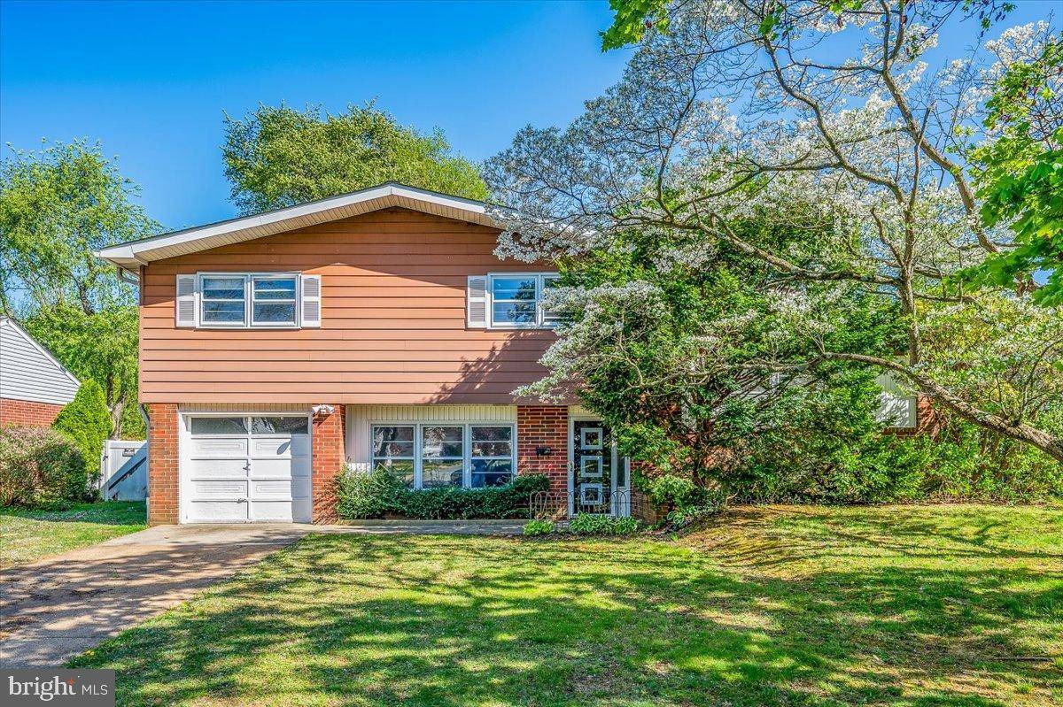 2124 COVENTRY DR, Wilmington, DE 19810