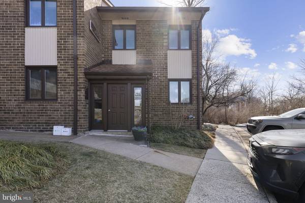 Oakton, VA 22124,2917 HUNTER MILL RD #11