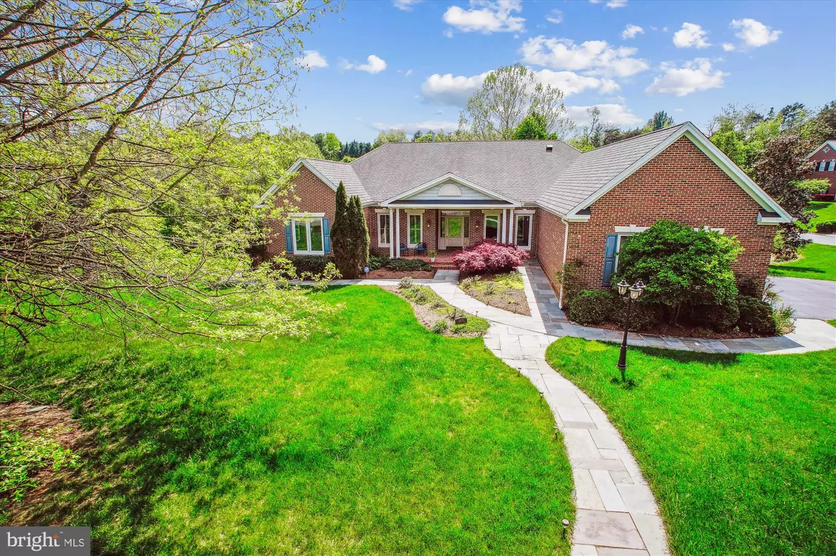 Vienna, VA 22182,10601 LITTLE RUN FARM CT