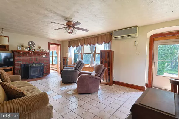 Perkasie, PA 18944,504 S 4TH ST