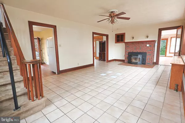 Perkasie, PA 18944,504 S 4TH ST