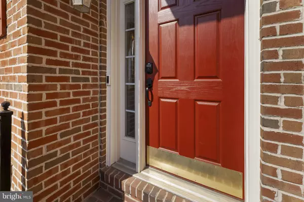Herndon, VA 20171,13050 GREG ROY LN