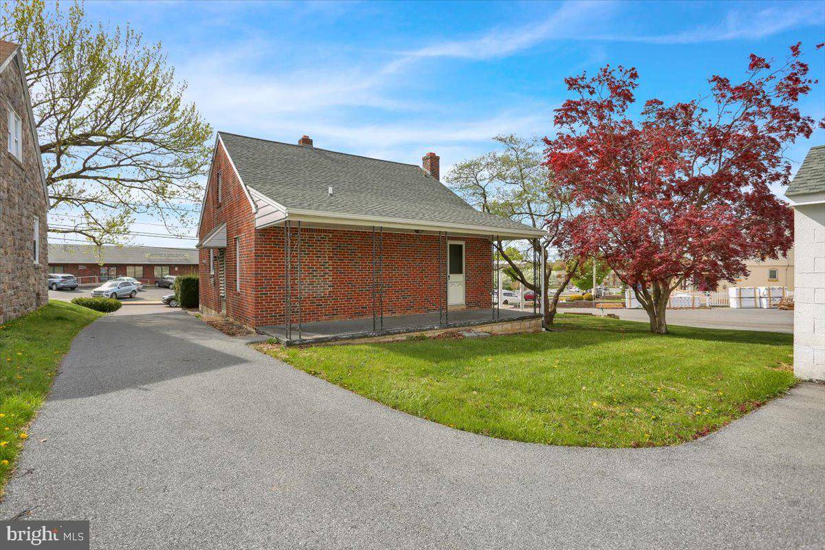 Reading, PA 19605,3611 KUTZTOWN RD