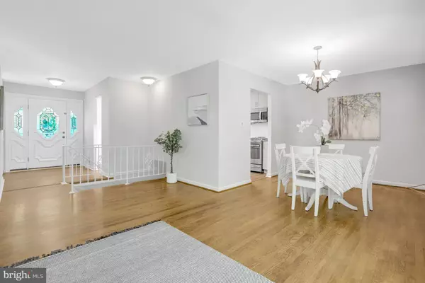 Annandale, VA 22003,5008 WOODLAND WAY