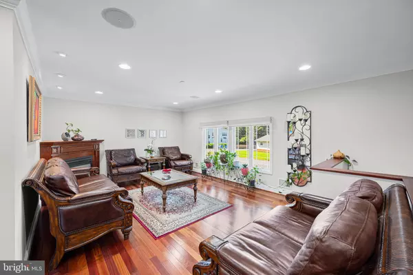 Vienna, VA 22180,1016 COTTAGE ST SW