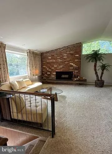 Annandale, VA 22003,4024 HONEY LN
