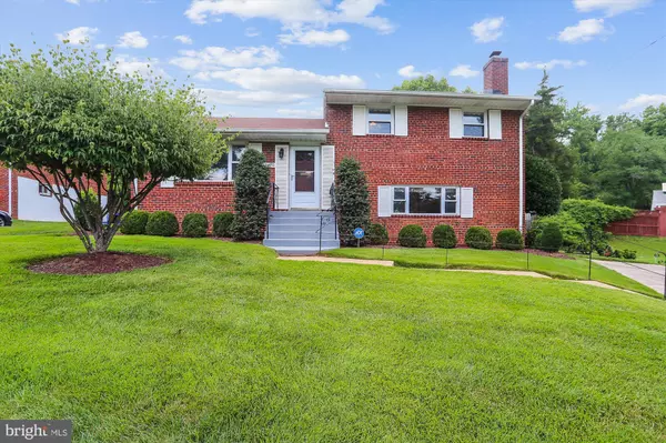12120 HUNTERS LN, Rockville, MD 20852