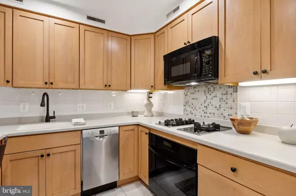 Washington, DC 20009,1880 COLUMBIA RD NW #204