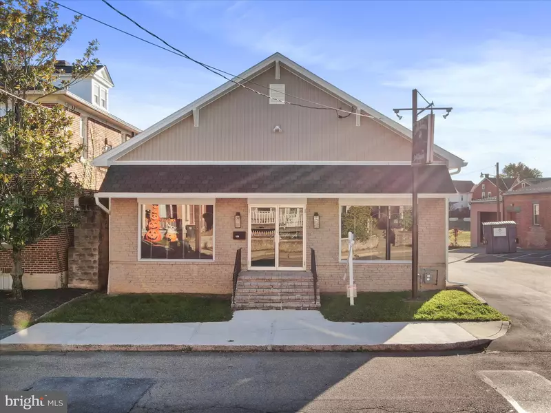 128 W THIRD ST, Waynesboro, PA 17268