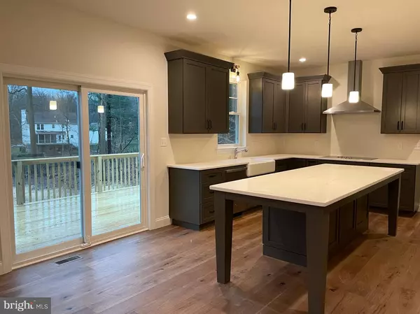 Easton, PA 18042,85 ISLAND CT