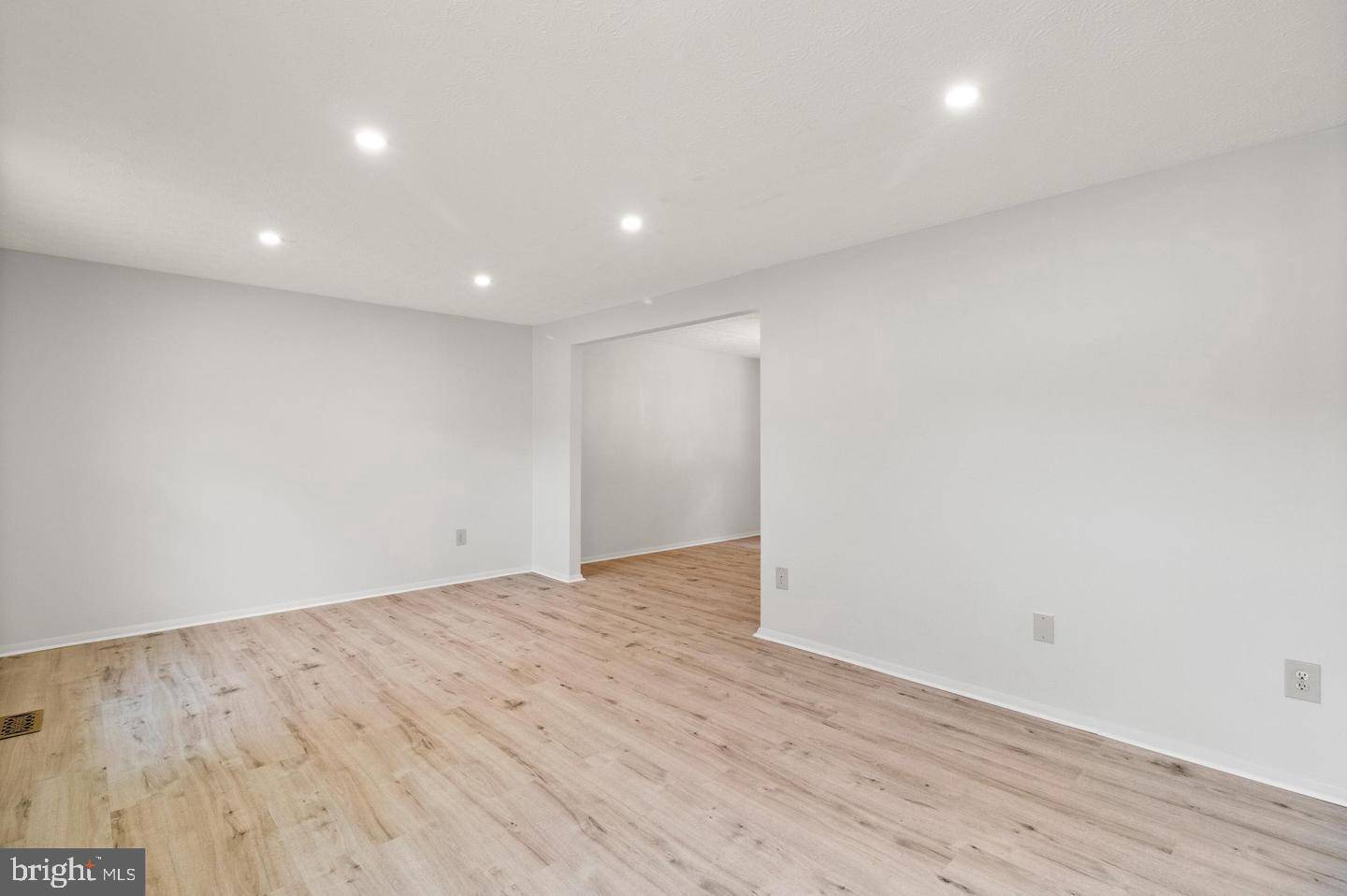 Springfield, VA 22153,8084 WINDING WAY CT