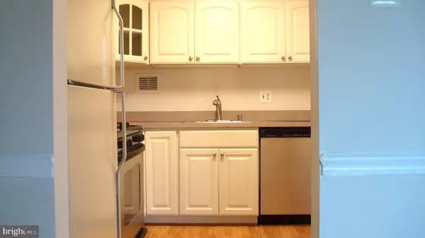 Alexandria, VA 22303,2624 REDCOAT DR #2C