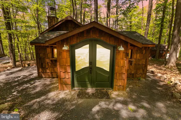 Great Cacapon, WV 25422,326 PREACHER LN