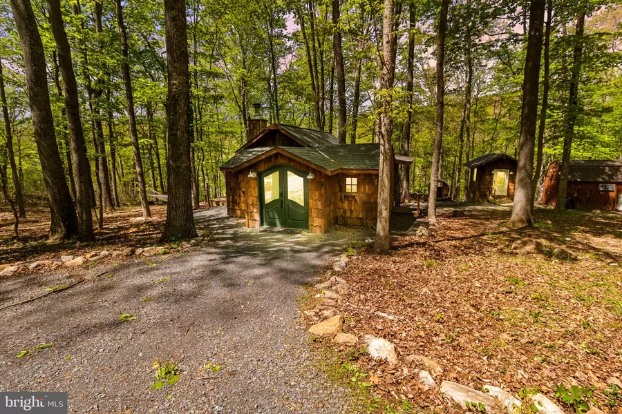 326 PREACHER LN, Great Cacapon, WV 25422