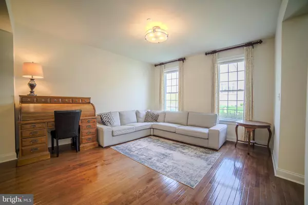 Media, PA 19063,420 RAVENSCLIFF DR