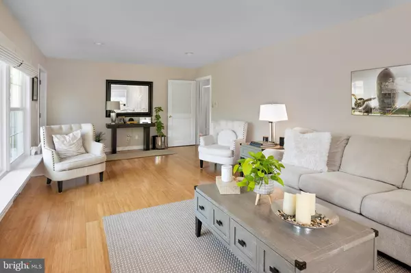 Ewing, NJ 08618,5 WHITE BEECH CT