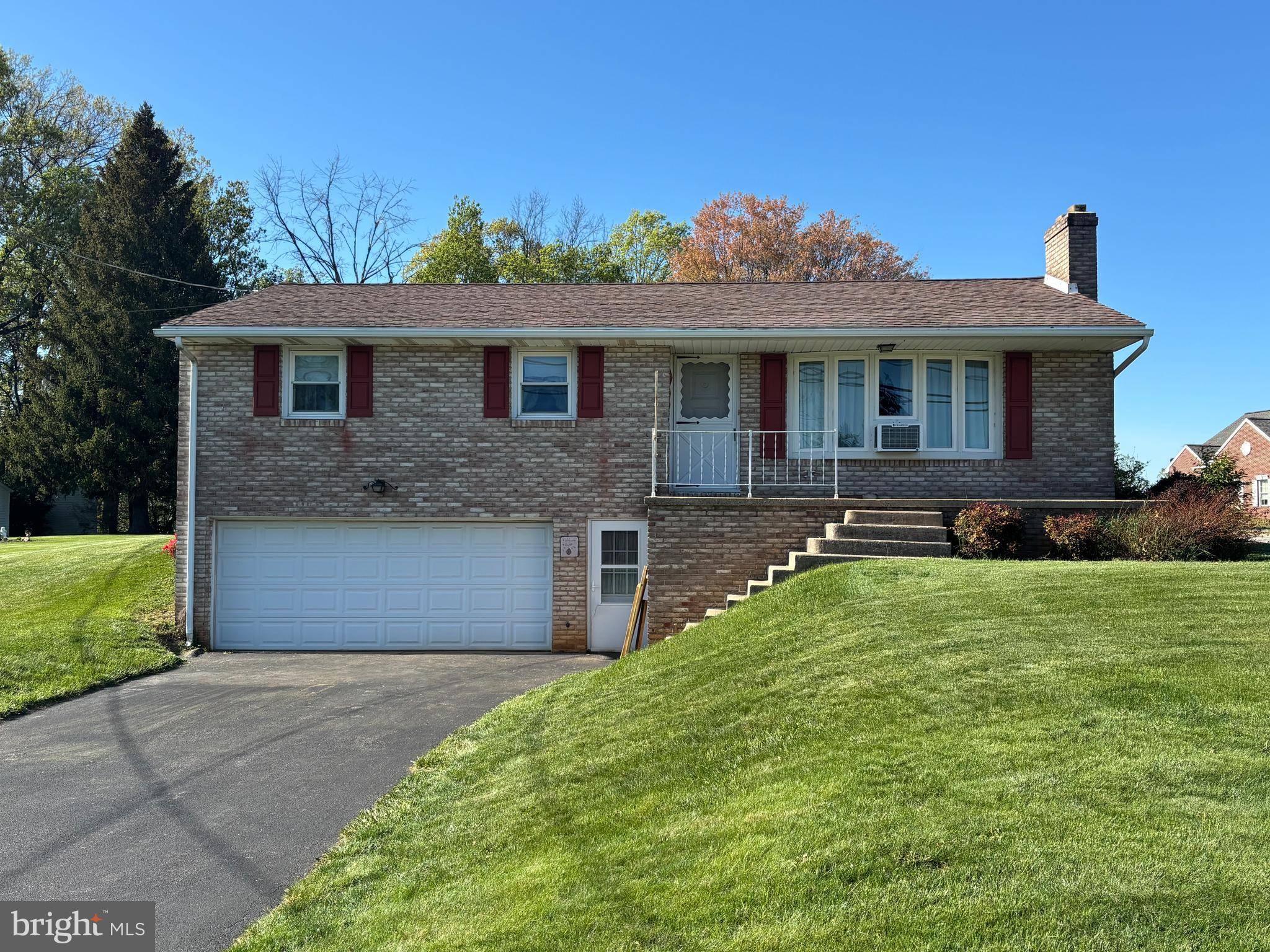 4447 WALTERS HATCHERY RD, Spring Grove, PA 17362
