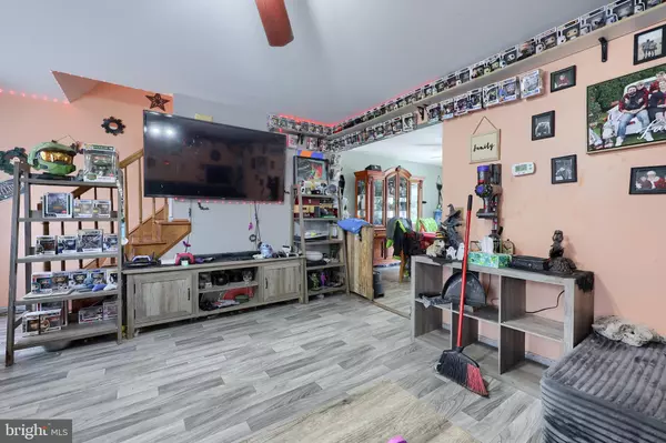 Ephrata, PA 17522,572 CLOVERBROOK DR