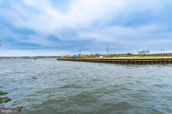Crisfield, MD 21817,1 DOCK ST #203