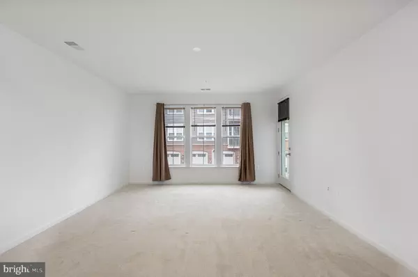 Woodbridge, VA 22193,13970 ENGLEFIELD DR #207