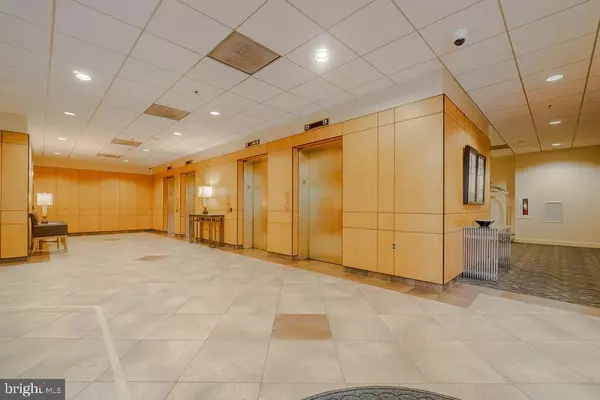 Arlington, VA 22202,1211 S EADS ST S #401