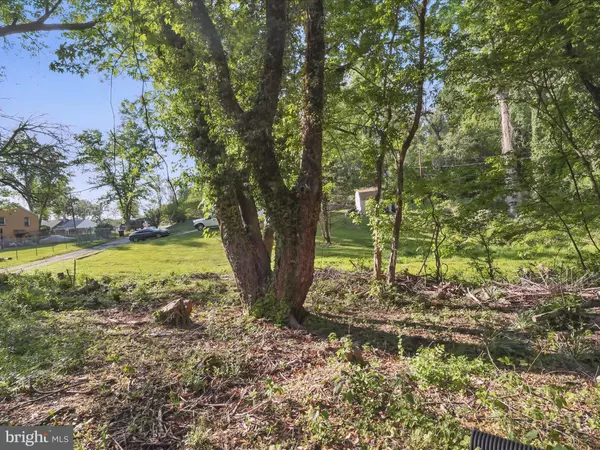 Capitol Heights, MD 20743,5625 OAKFORD RD