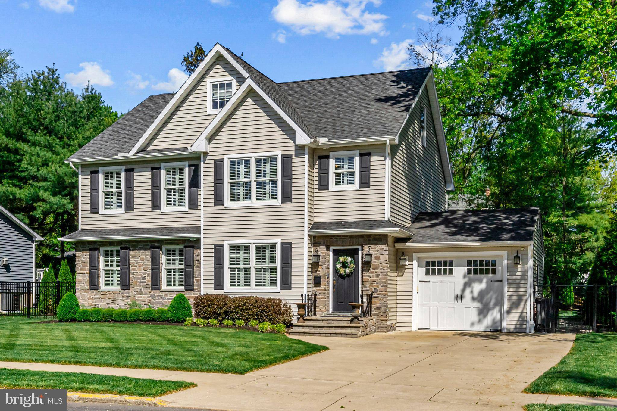Haddonfield, NJ 08033,11 E UPLAND WAY