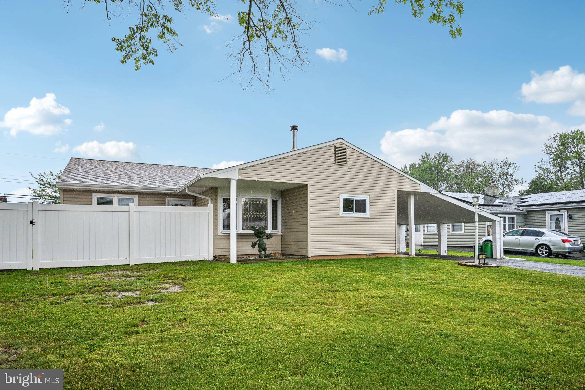 Levittown, PA 19055,6 SWAN LN