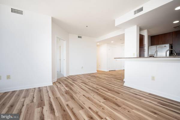 Wilmington, DE 19801,105-UNIT CHRISTINA LNDG #2306