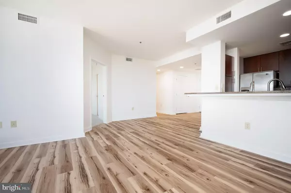 Wilmington, DE 19801,105-UNIT CHRISTINA LNDG #2306