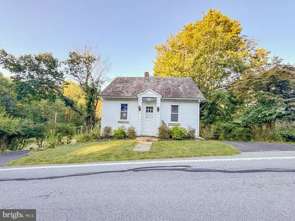 Bethlehem, PA 18015,3112 HONEYSUCKLE RD