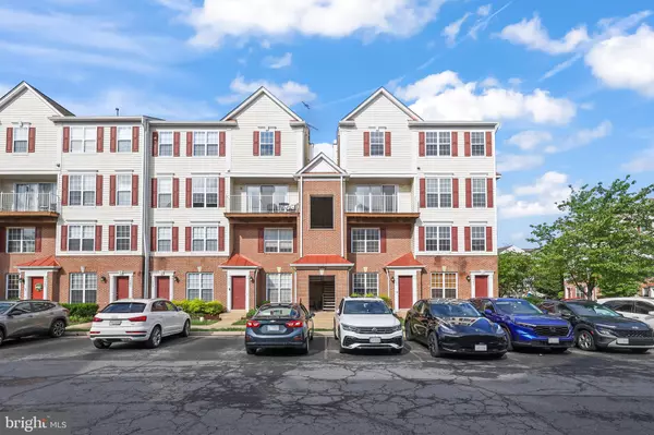 2490 QUICK ST #302,  Herndon,  VA 20171