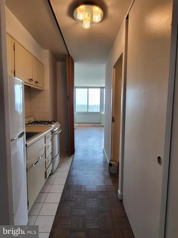 Philadelphia, PA 19106,604-36 S WASHINGTON SQ #913