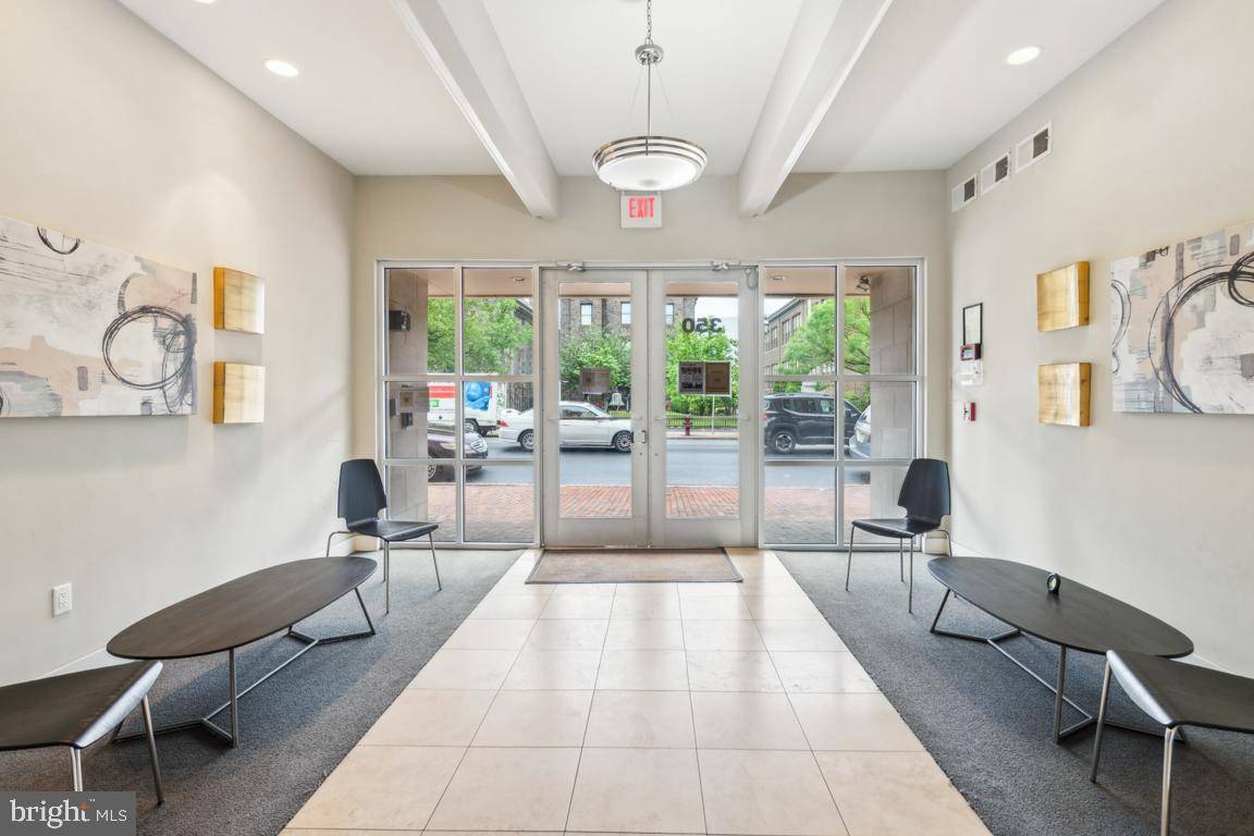 Trenton, NJ 08608,350 S BROAD ST #305