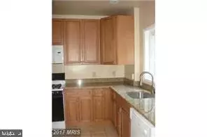 Alexandria, VA 22302,3426 MARTHA CUSTIS DR #308