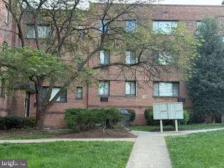 4715 1ST ST SW #302, Washington, DC 20032