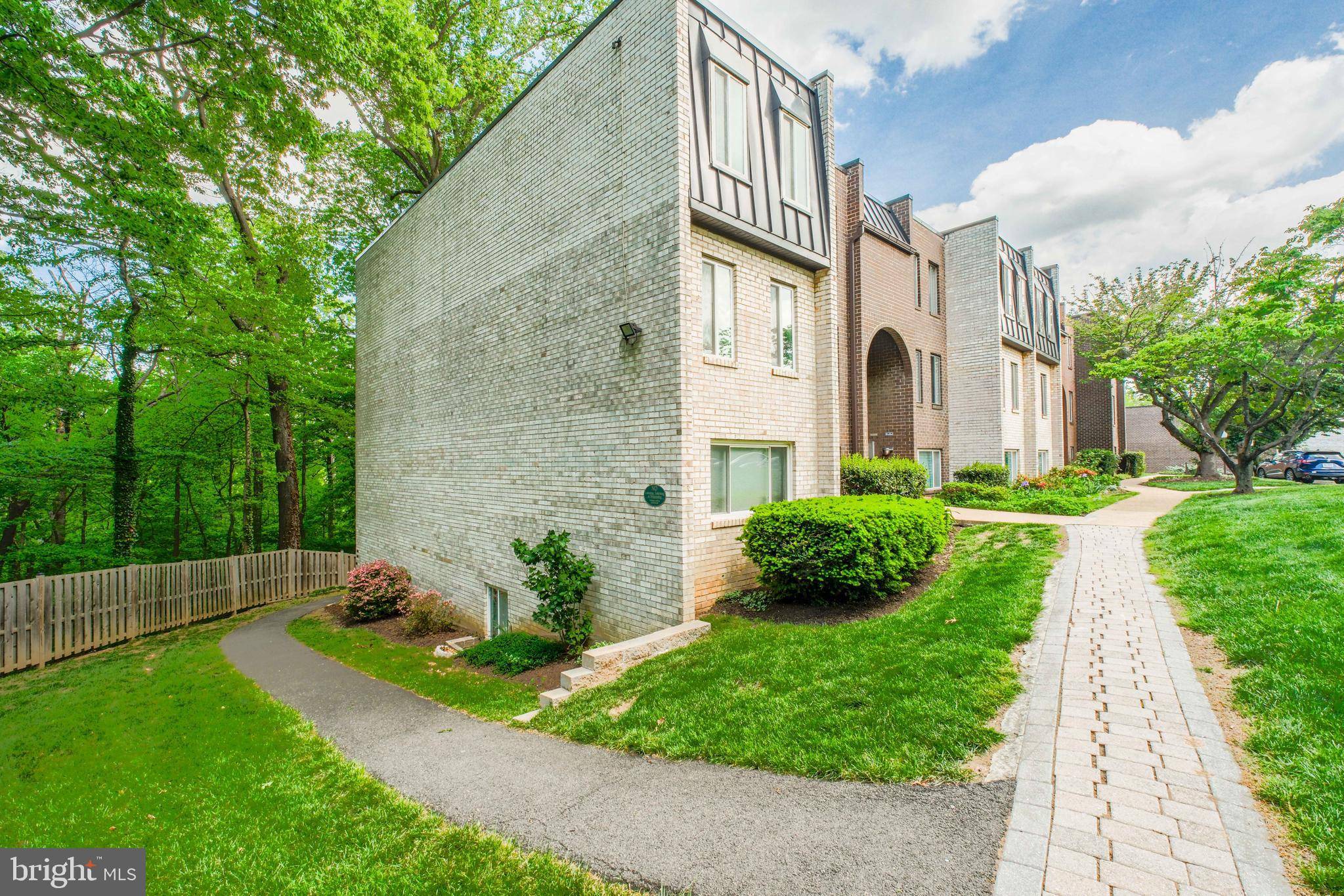 Arlington, VA 22204,5065 7TH RD S #202