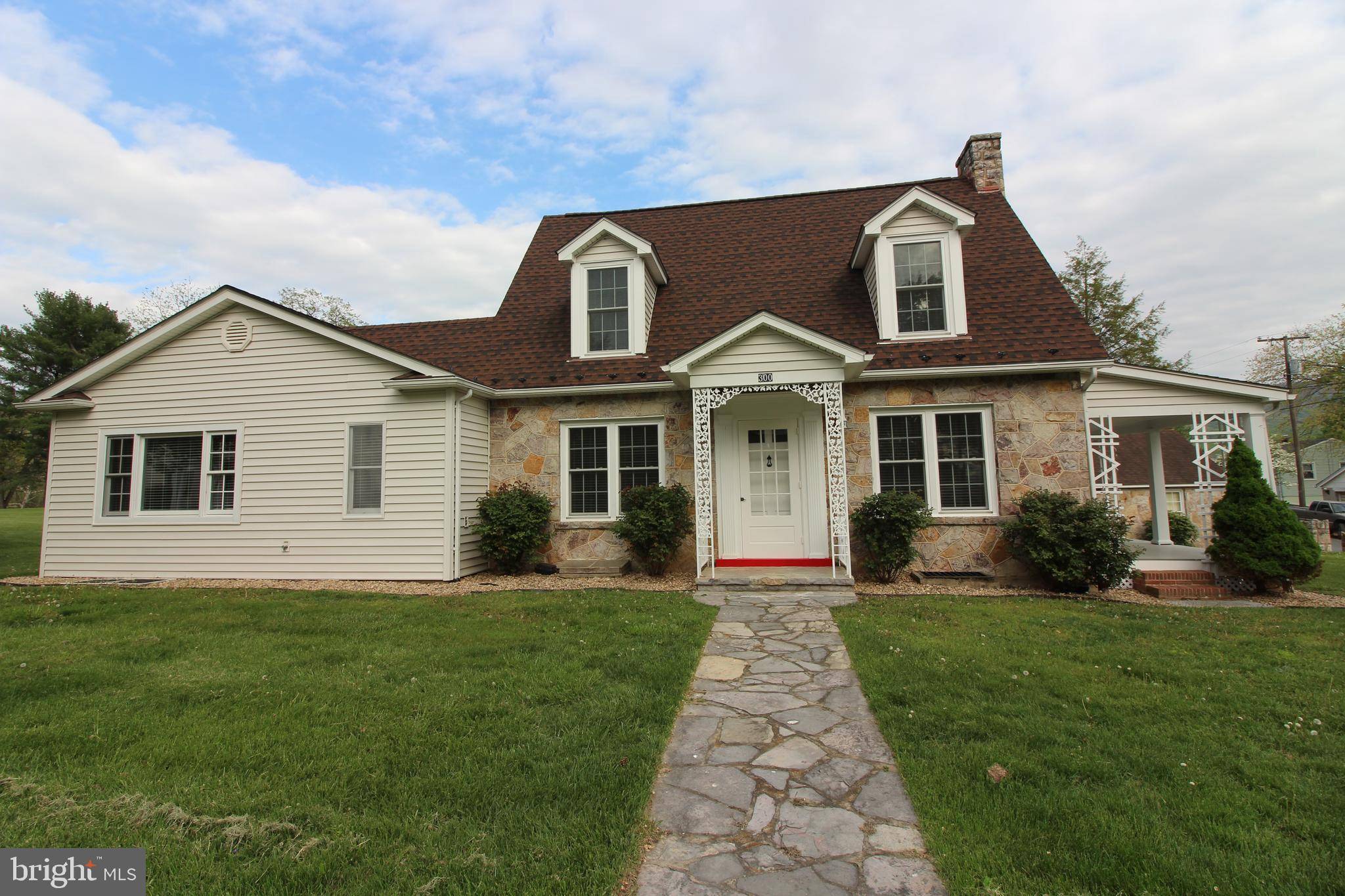 300 SHENANDOAH AVE, Edinburg, VA 22824