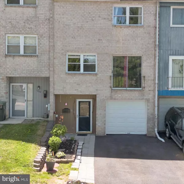 1806 CREST DR, Coatesville, PA 19320