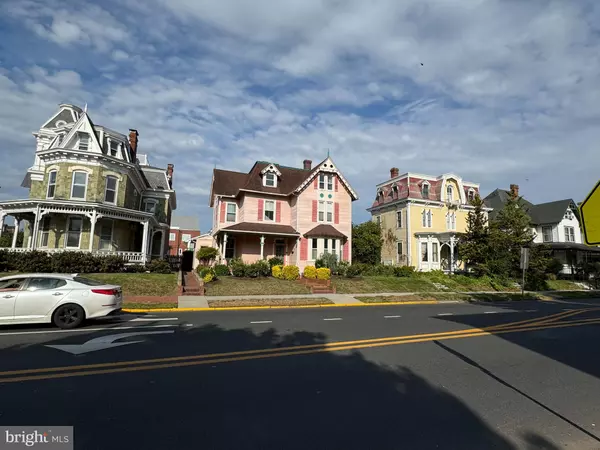 Dover, DE 19901,10 N STATE ST