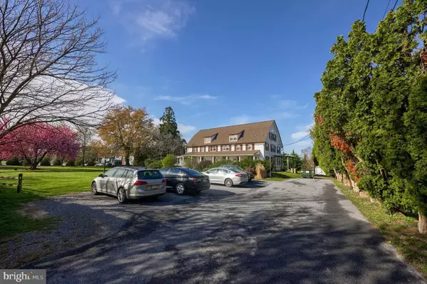 104 N CUSTER AVE, New Holland, PA 17557