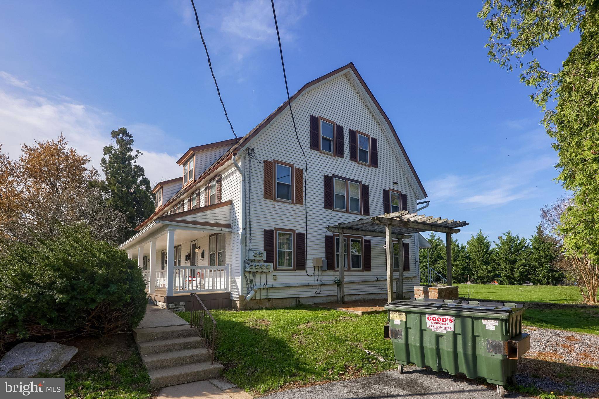 New Holland, PA 17557,104 N CUSTER AVE