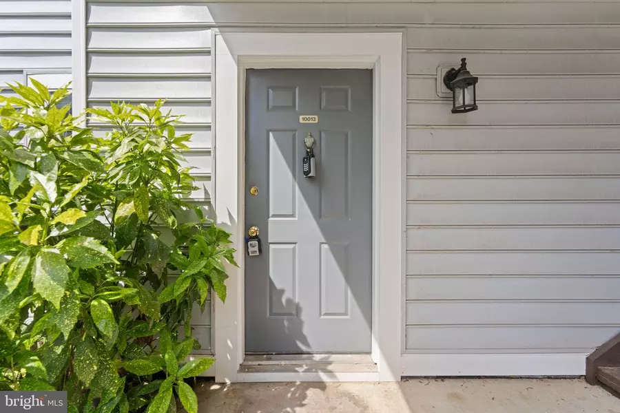 10013 OAKTON TERRACE RD, Oakton, VA 22124