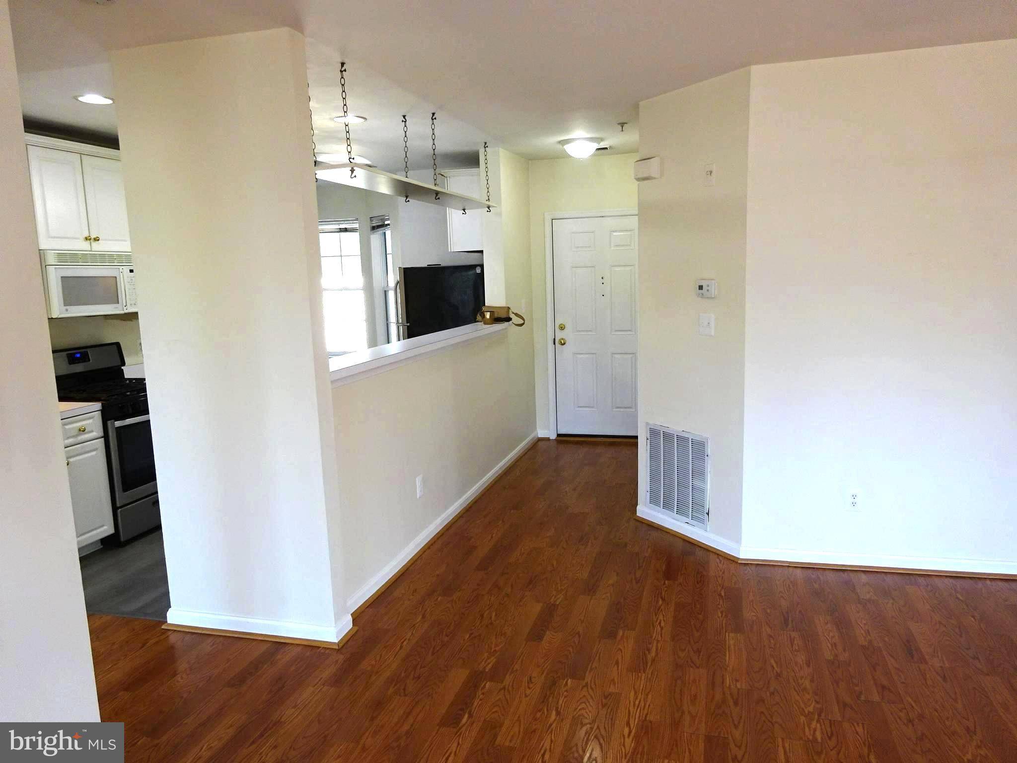 Chantilly, VA 20152,25340 LAKE MIST SQ #204