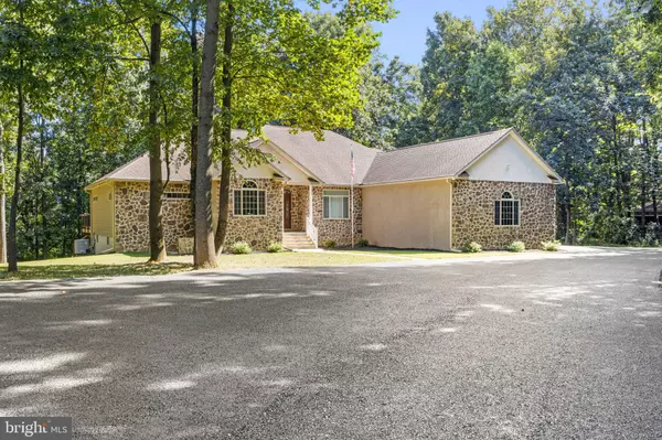 Spring Grove, PA 17362,1982 WHYTE LN