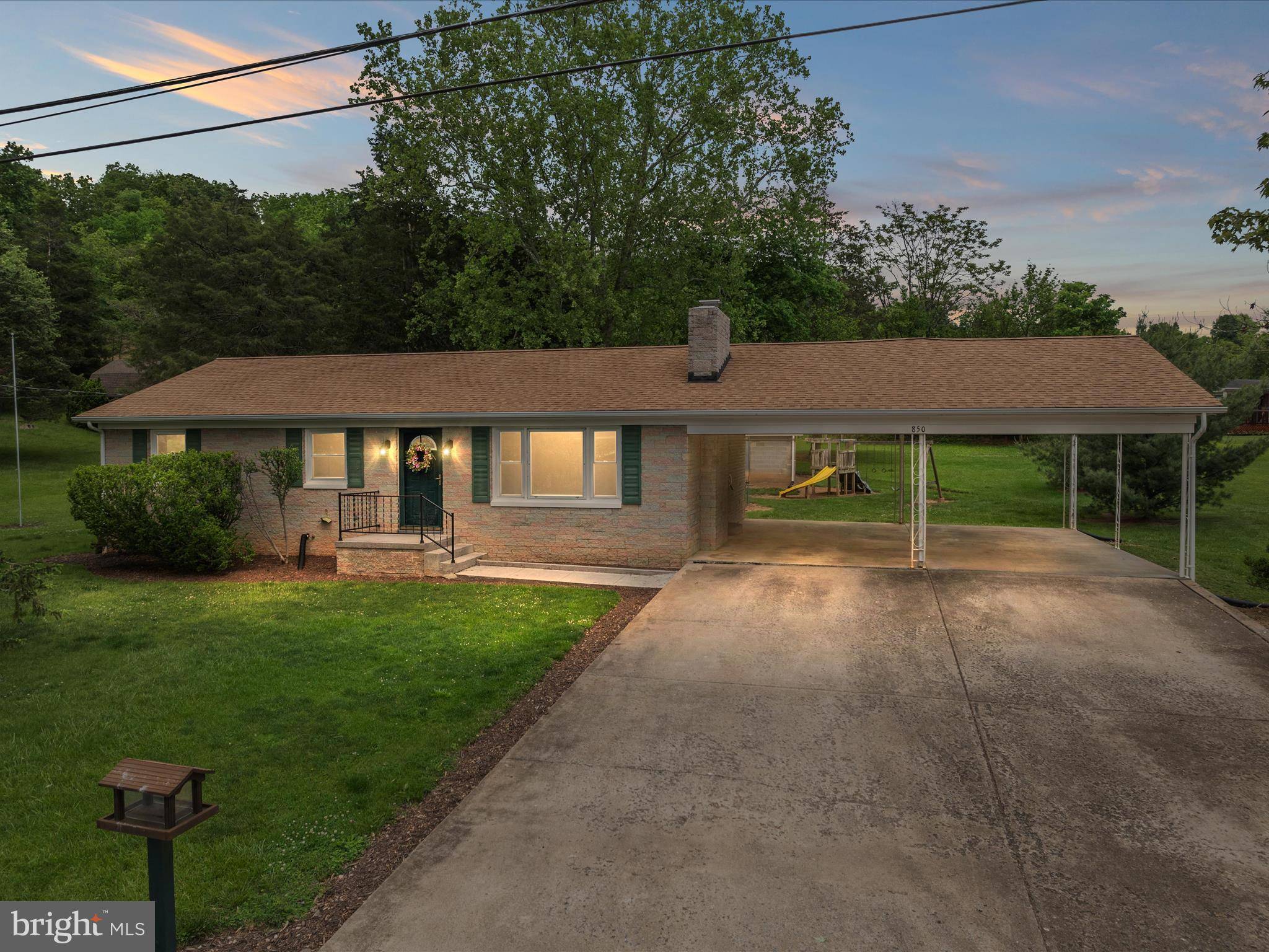 850 VIRGINIA CIR, Strasburg, VA 22657