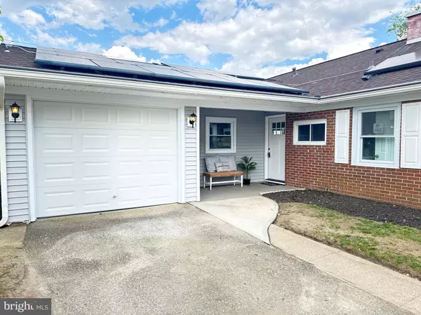 Willingboro, NJ 08046,17 MEADOWLARK LANE